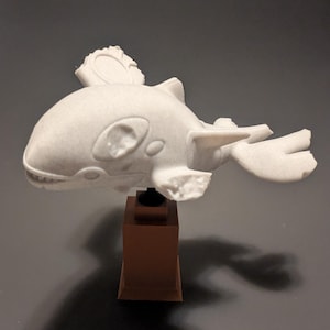 古代の海の怪物の像