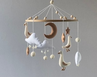 Baby geese mobile for nursery, neutral mobile, realistic felt toy for girl and boy, Crib ceiling mobile, baby shower, newborn gift.