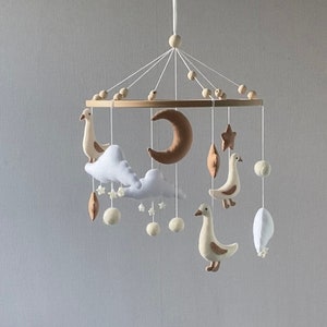 Baby geese mobile for nursery, neutral mobile, realistic felt toy for girl and boy, Crib ceiling mobile, baby shower, newborn gift.