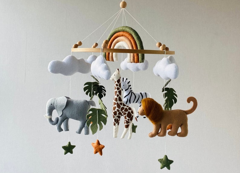 Mobile Safari pour chambre d'enfant avec arc-en-ciel, animaux réalistes en feutre lion, girafe, zèbre, éléphant, mobile pour berceau, mobile pour plafond, cadeau pour nouveau-né. image 3