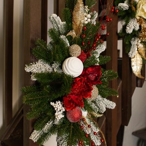 Christmas Swag for Stairs, red Christmas composition on the stairs, Vertical Swags, Christmas for mantel, stairway garland, Christmas decor zdjęcie 2