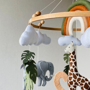 Mobile Safari pour chambre d'enfant avec arc-en-ciel, animaux réalistes en feutre lion, girafe, zèbre, éléphant, mobile pour berceau, mobile pour plafond, cadeau pour nouveau-né. image 4