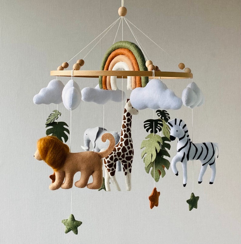 Mobile Safari pour chambre d'enfant avec arc-en-ciel, animaux réalistes en feutre lion, girafe, zèbre, éléphant, mobile pour berceau, mobile pour plafond, cadeau pour nouveau-né. image 2