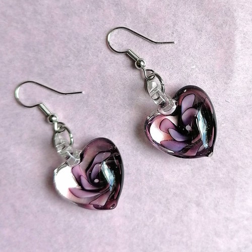 Kolczyki Murano Glass Mauve, Kolczyki wiszące, Kolczyki fioletowe, Kolczyki szklane, Kolczyki w kształcie serca, Delikatne kolczyki, Prezent na Dzień Matki