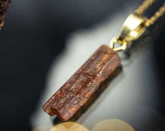 Orange Disthene (Kyanite) Pendentif en cristal brut avec chaîne plaquée or/argent (925) / Forest Glow Magic Gemstone Gift