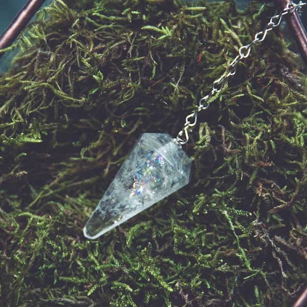 Pendel Bergkristall / Waldesleuchten / natürlicher Kristall für magische Rituale