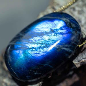 Ciondolo in labradorite blu scintillante con collana (argento/placcato oro) / Ciondolo / Gioielli naturali Waldesleuchten / 652