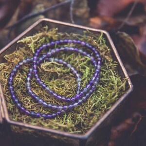 Bracciale con perline di ametista / gioielli naturali con luci della foresta / braccialetto con perline di bracciale con schegge di pietra preziosa / 482