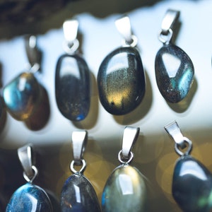 Filigree Labradorite with 925 silver chain / Waldesleuchten natural jewelry / Multicolor blue green yellow / Pendant / 438