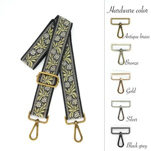 Pu&ograve; includere: Cinturino regolabile in tessuto nero e oro con motivo floreale. Il cinturino ha due fibbie metalliche con una scelta di colori per la ferramenta: ottone anticato, bronzo, oro, argento o grigio scuro.