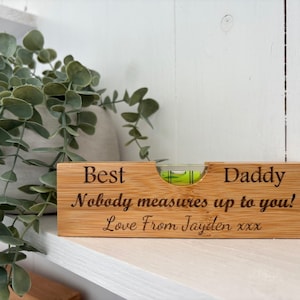 Personalised Wooden Spirit Level Bottle Opener, Fathers Day Gift, Birthday For Him, Gifts for Dad imagem 1