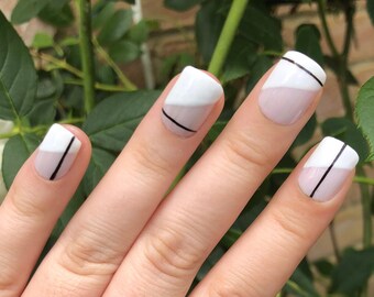 Uñas de gel prensadas abstractas minimalistas blancas / Pintadas a mano / Reutilizables