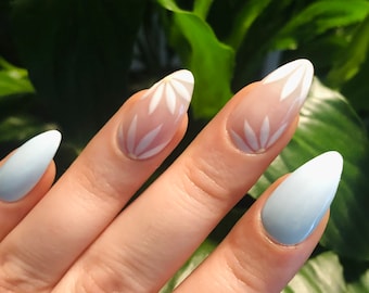 Spring Blue Daisies Press On Gel Nails | Pastel Nails | Spring Summer Nails | Reusable