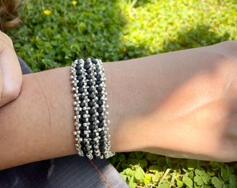 Tutoriel PDF sur le bracelet de perles de rocaille avec fleurs printanières (débutant)