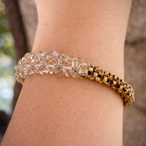 Tutorial para hacer una pulsera con cuentas cúbicas y tejido de ángel derecho.