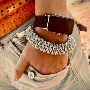 Tutorial per bracciale con perline di semi di fiori con frange