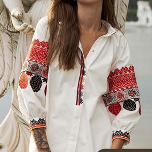 Modern Ukrainian vyshyvanka, linen blouse, summer blouse for her, Ukrainian embroidery, cross stitch pattern, white linen shirt for her