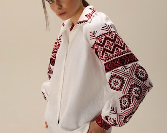 ウクライナのグリーンのヴィシヴァンカリネンブラウス。ウクライナ刺繍