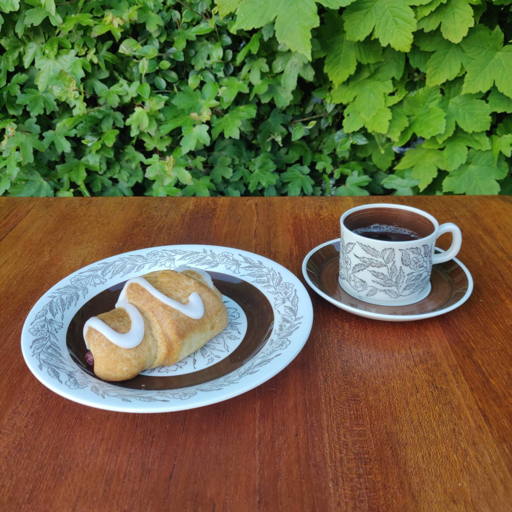 Gefle Fontana Trio-set (cup, saucer, plate). Designed  by Berit Ternell in the 70s. The decor was in production from 1973-1979. for sale  
