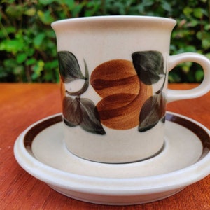 Arabia RUIJA Cofffee Duo-set  (cup, saucer) Designed by Raija Uosikkinen (pattern) and Ulla Procopé (model) 1970es - by Arabia, Finland