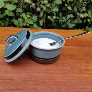 Arabia MERI sugarbowl with lid Designed by Raija Uosikkinen (pattern) and Ulla Procope (model) 1970es - by Arabia, Finland