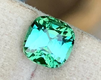 Natürlicher mintgrüner Turmalin Edelstein: 2.50 Karat Kissenschliff