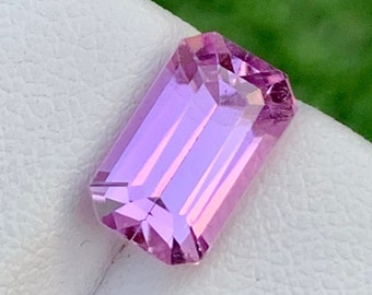 Pinker Kunzit Edelstein: Smaragdschliff, 3.80 Karat, Oktober Geburtsstein