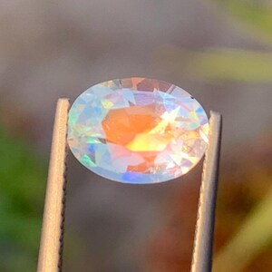 Losse edelsteen regenboogmaansteen: ovaal, 1,80 karaat