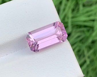 Pedra preciosa natural de kunzita rosa: lapidação esmeralda, 6,35 ct, pedra do mês de outubro