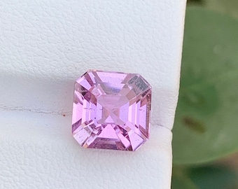 Kunzit Edelstein: 4.50 ct Flawless Asscher Cut Stone