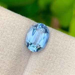 Oval Aquamarine Gemstone: 1.75 Carat Santa Maria Blue Beryl