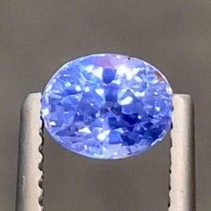 Zafiro azul aciano sin calentar: piedra preciosa de talla cojín de 1,40 quilates