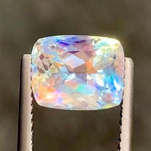 Edelsteen regenboogmaansteen: 3,30 karaat kussenvorm