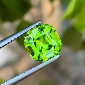 Natural Peridot Cushion Cut Hummingbird Green Peridot Gemstone , Peridot loose stone August Birthstone , 3.75 Carat