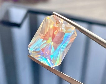 レインボームーンストーン宝石：5.70カラットのラディアント
