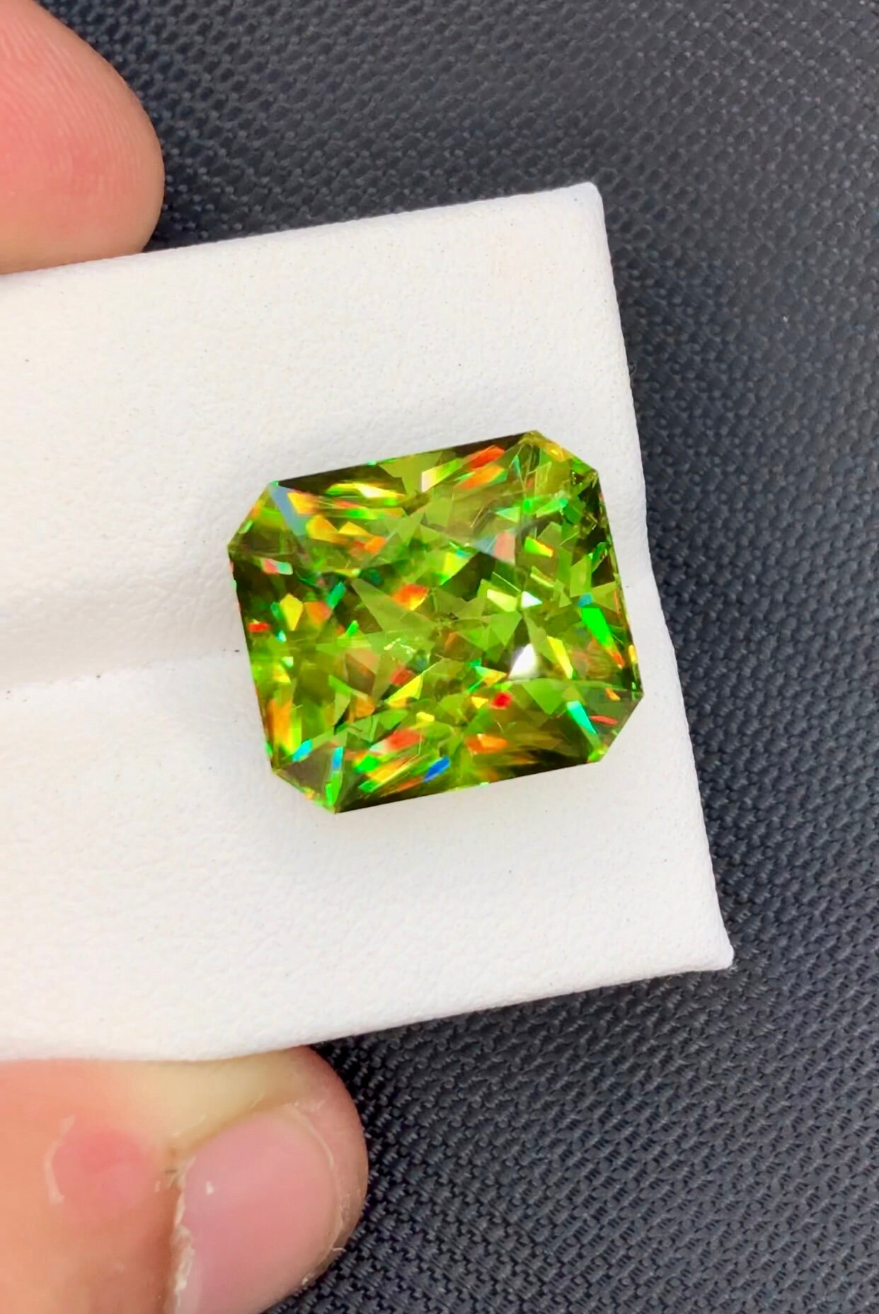 RARE !! 3 SPHENES VERTS JAUNES DE MADAGASCAR : 1,74 CARAT ★★ p453.129t