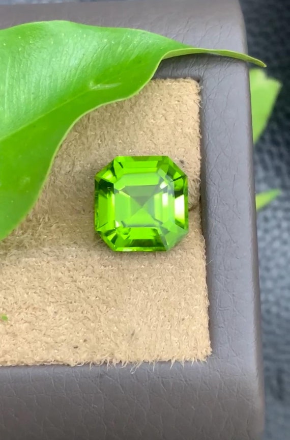 Natural Peridot Loose Gemstone: Carat Asscher Cut August