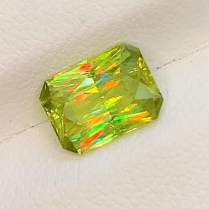 天然クロムスフェンルースジェムストーン：2.50カラットサイザーカット
