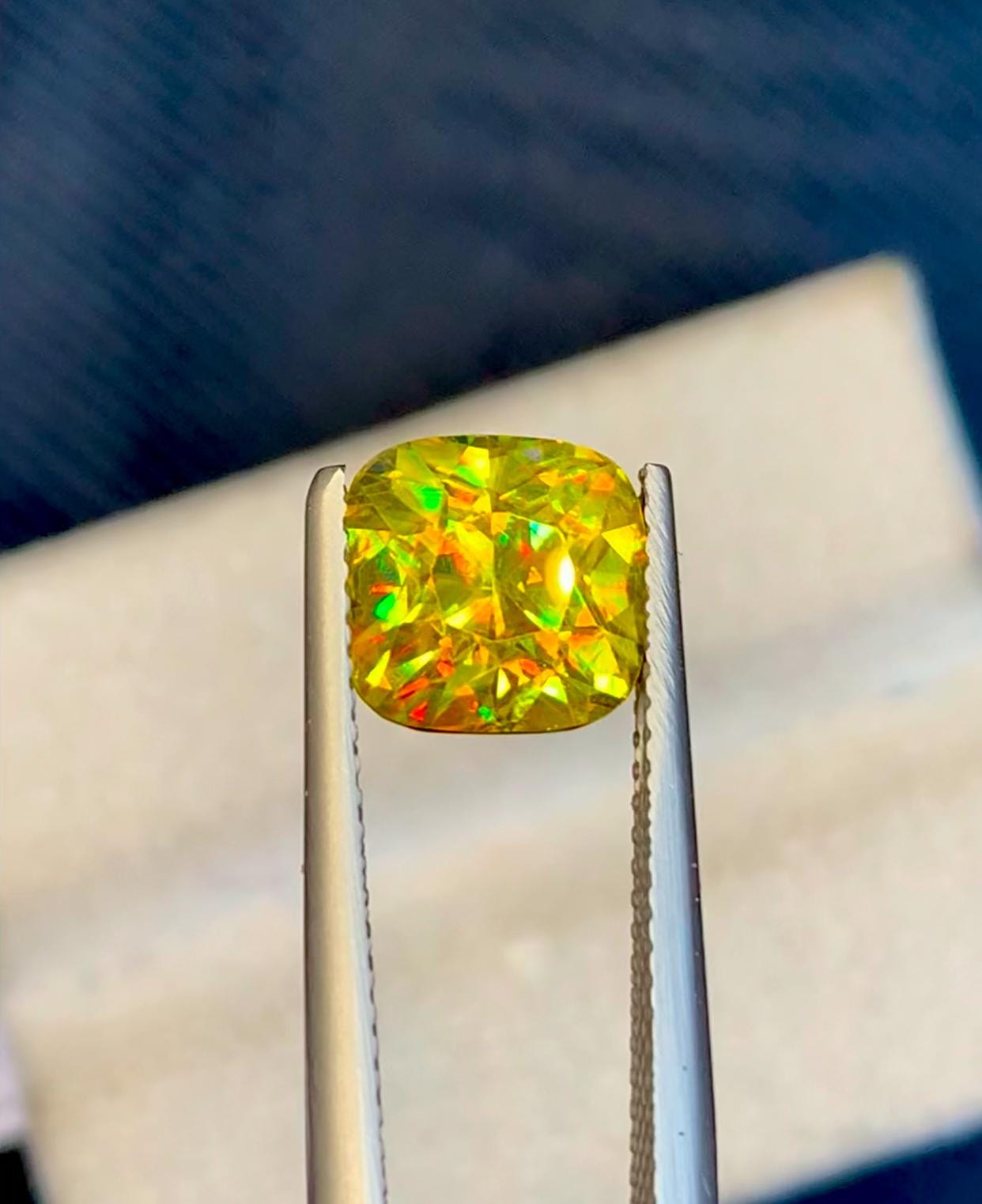 RARE !! JOLIE SPHENE JAUNE VERTE DE MADAGASCAR : 7 mm x 5 mm ★★ p312.129t