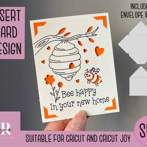 SVG: Nieuwe insteekkaart voor thuis. Cricut Joy-vriendelijk. Teken en knip het kaartontwerp. Envelopsjabloon inbegrepen. Cricut Joy nieuwe thuiskaart SVG