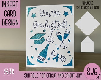 SVG : Carte d'insertion de remise des diplômes. Compatible avec Cricut Joy. Dessinez et coupez la conception de la carte. Modèle d'enveloppe inclus. Carte de graduation Cricut Joy SVG