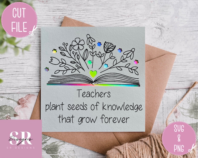 Peut inclure: Une carte grise avec une illustration en noir et blanc d'un livre avec des fleurs qui poussent dessus. Le texte sur la carte dit "Les enseignants plantent des graines de connaissances qui grandissent pour toujours".