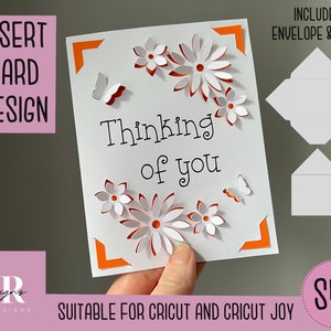 SVG : En pensant à vous insérez une carte. Cricut Joy amical. Dessinez et découpez la conception de cartes. Modèle d’enveloppe inclus. Carte de sympathie Cricut Joy SVG