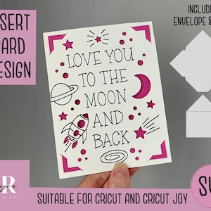 SVG: Karta z napisem „Love you to the moon” i wstawką z tyłu. Przyjazna dla Cricut Joy. Projekt karty do rysowania i wycinania. W zestawie szablon koperty. Karta Cricut Joy.