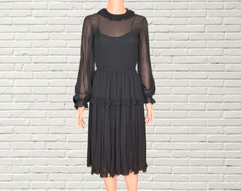 Vintage 60er Jahre Seiden Kleid von Bill Blass - Schwarzes Seide Chiffon Rüschen Stufen Midi Kleid - LBD