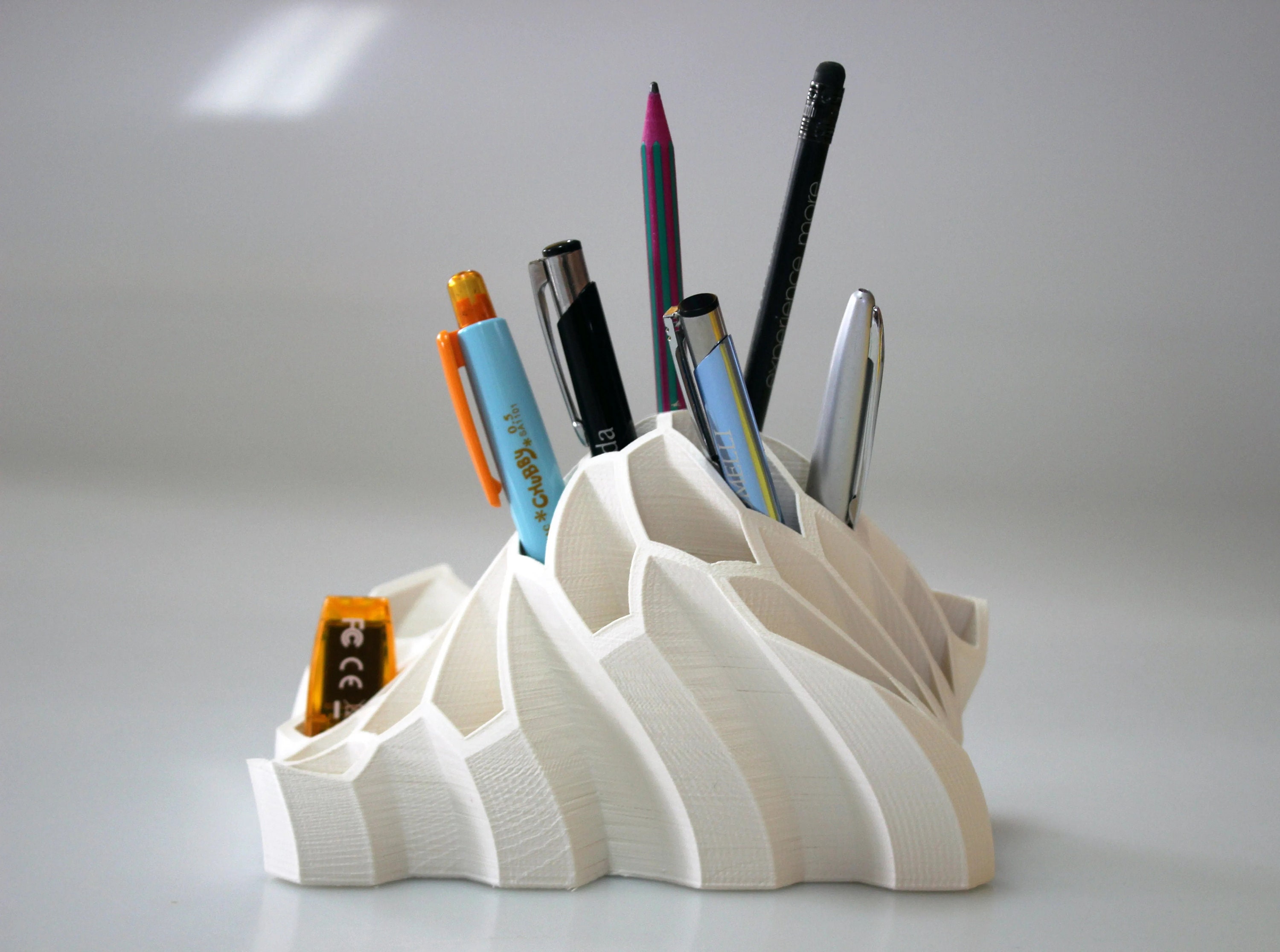 STL file Three Hearts Pen, Pencil, Sharpie Holder; Make-Up Box; Desktop  Organizer 🥰・3D printable model to download・Cults