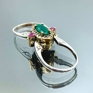 Zwei in einem Eins Ring, Wendbarer Marquise Schnitt Grüner Smaragd und Roter Rubin Ring