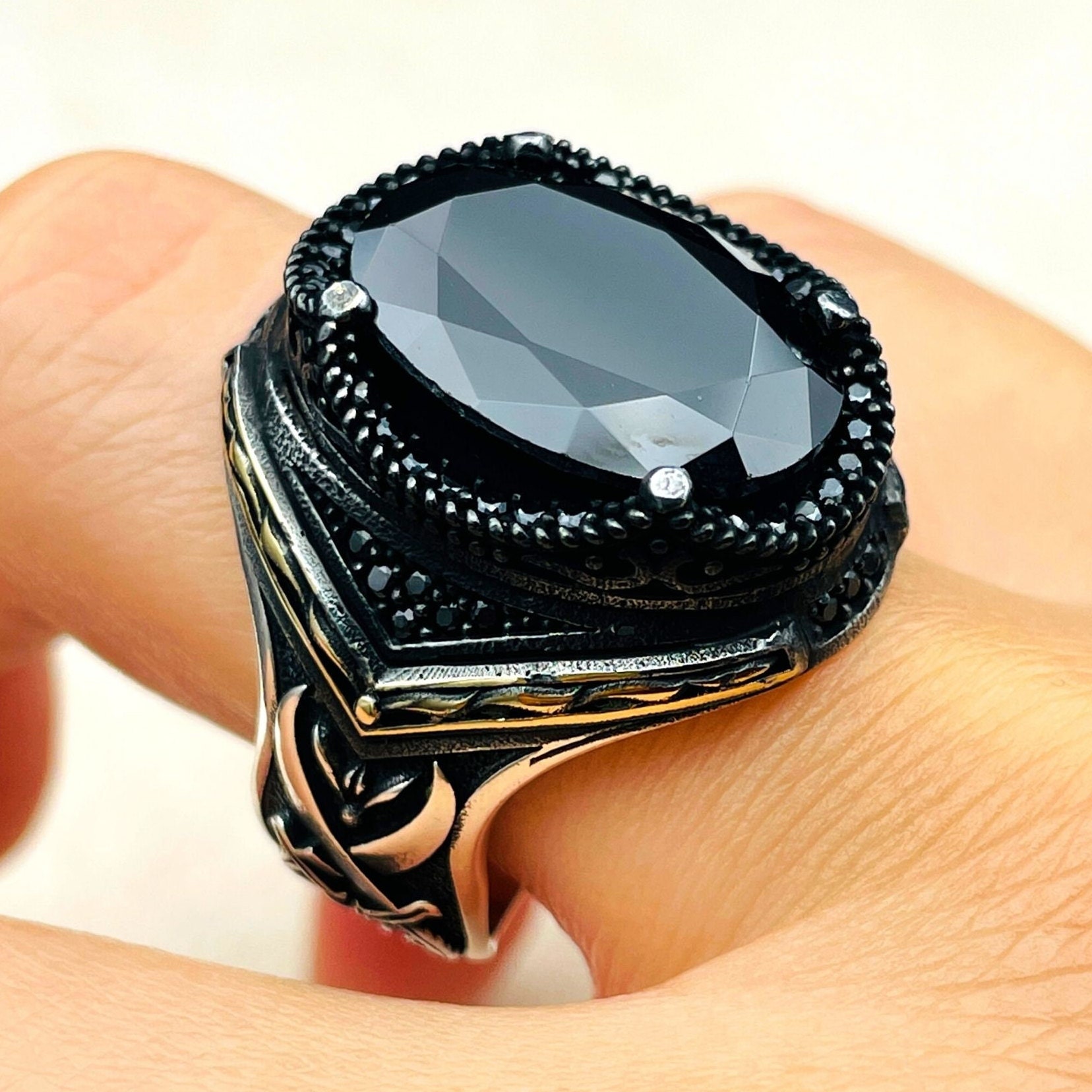 当店在庫してます！ Men's Black Onyx Stone Ring, Double Sword Detailed Silver アクセサリー