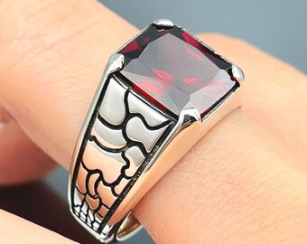 Herrring med fyrkantig rubinsten: Minimalistiskt sterlingsilverarmband