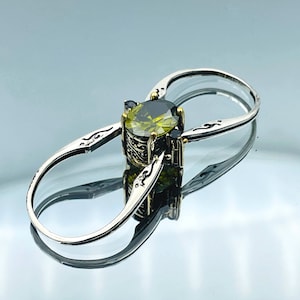 Extraordinary Women Ring, Two in a One Ring, Reversible Ring, Oval Cut Green Peridot and Yellow Citrine 2 Band Woman Ring, Gift For Her